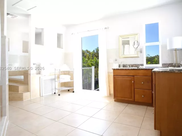 Продажа дома по адресу 100 SW 26th Rd - фото 9133611
