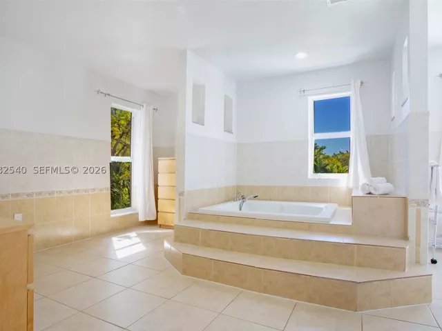 Продажа дома по адресу 100 SW 26th Rd - фото 9133614