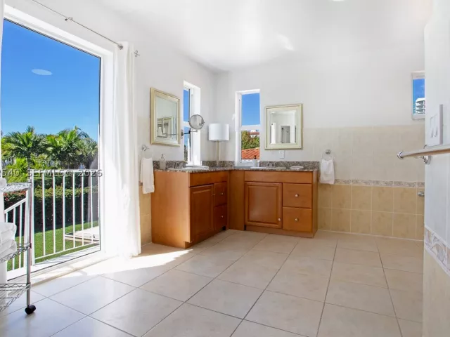 Продажа дома по адресу 100 SW 26th Rd - фото 9133615