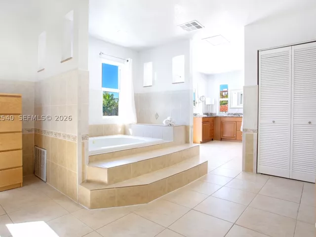 Продажа дома по адресу 100 SW 26th Rd - фото 9133616