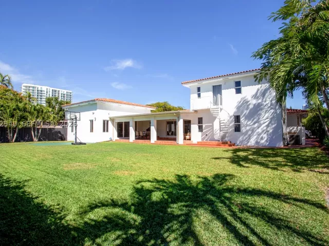 Продажа дома по адресу 100 SW 26th Rd - фото 9133622