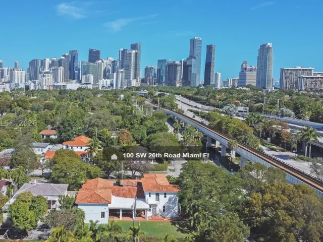 Продажа дома по адресу 100 SW 26th Rd - фото 9133625