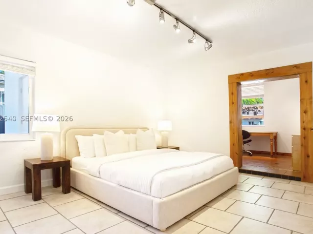 Продажа дома по адресу 100 SW 26th Rd - фото 9133629