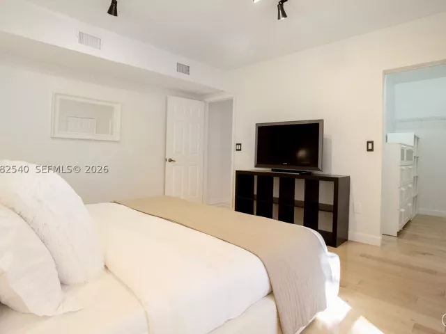 Продажа дома по адресу 100 SW 26th Rd - фото 9133631