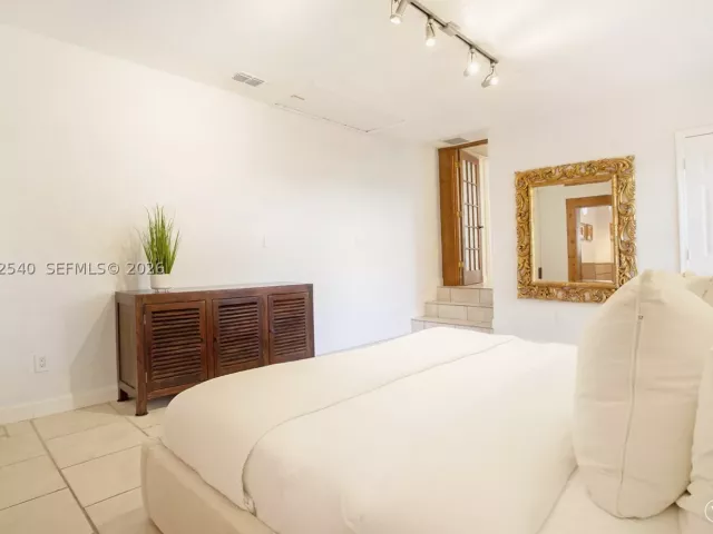 Продажа дома по адресу 100 SW 26th Rd - фото 9133632
