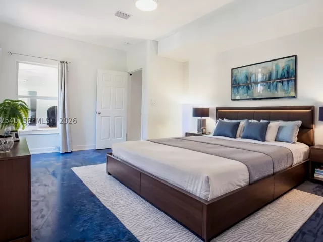 Продажа дома по адресу 100 SW 26th Rd - фото 9133642