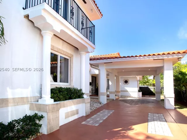 Продажа дома по адресу 100 SW 26th Rd - фото 9133649