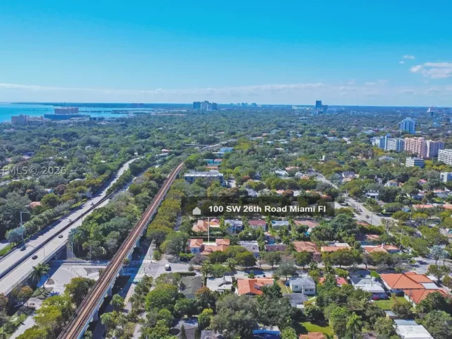 Продажа дома по адресу 100 SW 26th Rd - фото 9133651