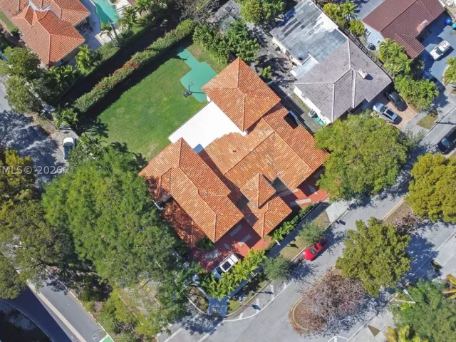Продажа дома по адресу 100 SW 26th Rd - фото 9133654