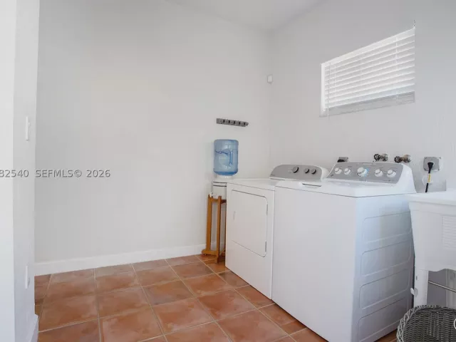 Продажа дома по адресу 100 SW 26th Rd - фото 9133657