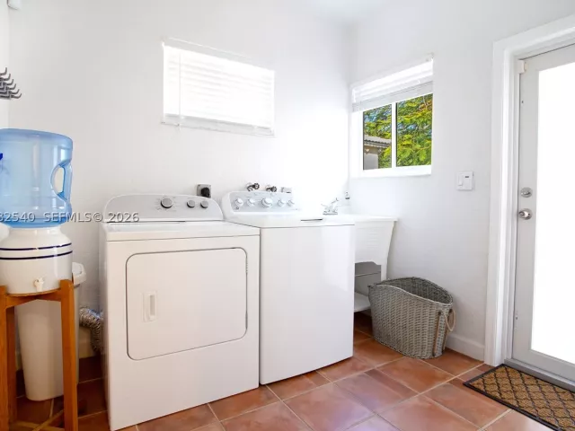 Продажа дома по адресу 100 SW 26th Rd - фото 9133658