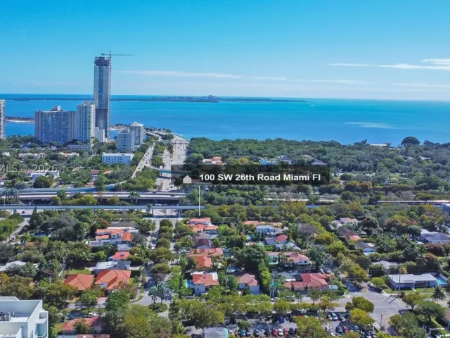 Продажа дома по адресу 100 SW 26th Rd - фото 9133659