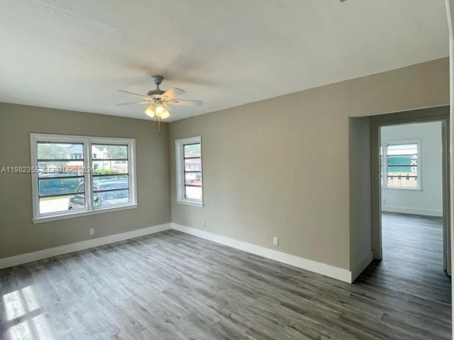 Дом в аренду по адресу 820 SE 12th St 1 - фото 7482569