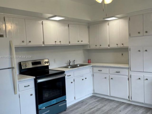 Дом в аренду по адресу 820 SE 12th St 1 - фото 7482570