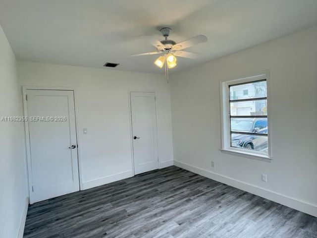 Дом в аренду по адресу 820 SE 12th St 1 - фото 7482571