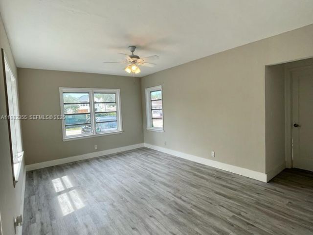 Дом в аренду по адресу 820 SE 12th St 1 - фото 7482573