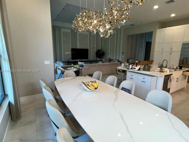 Дом в аренду по адресу 8533 Ganton Dr - фото 7453203