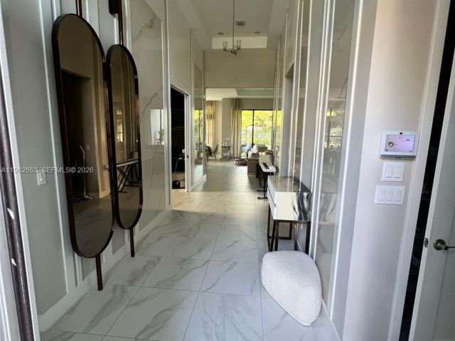 Дом в аренду по адресу 8533 Ganton Dr - фото 7453212