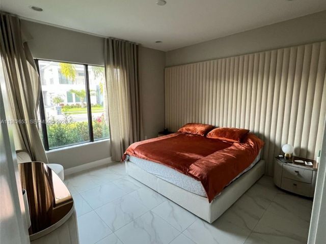 Дом в аренду по адресу 8533 Ganton Dr - фото 7453213