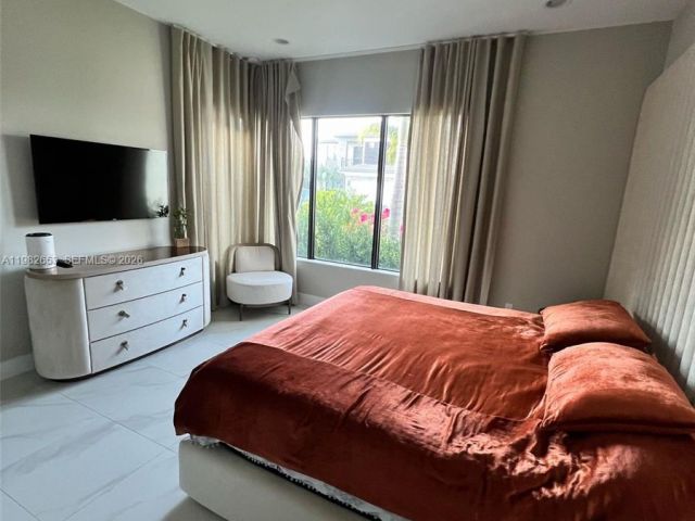 Дом в аренду по адресу 8533 Ganton Dr - фото 7453214