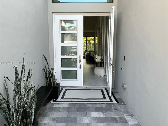 Дом в аренду по адресу 8533 Ganton Dr - фото 7453220