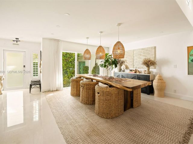 Продажа дома по адресу 865 W 47th St - фото 7468340