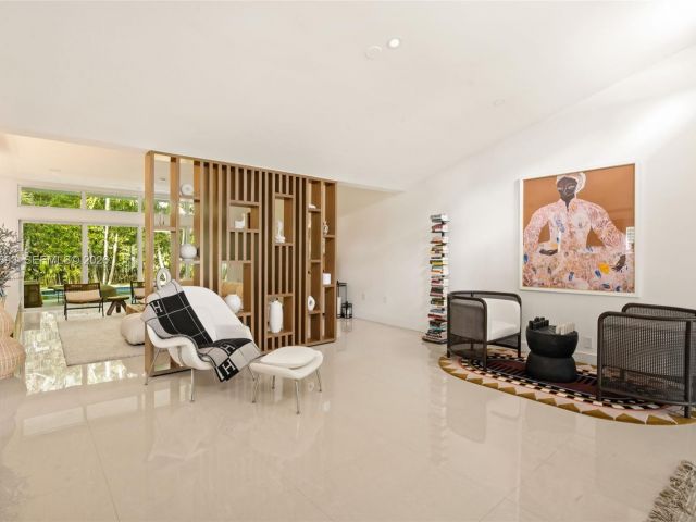 Продажа дома по адресу 865 W 47th St - фото 7468345