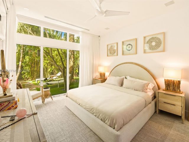 Продажа дома по адресу 865 W 47th St - фото 7468356