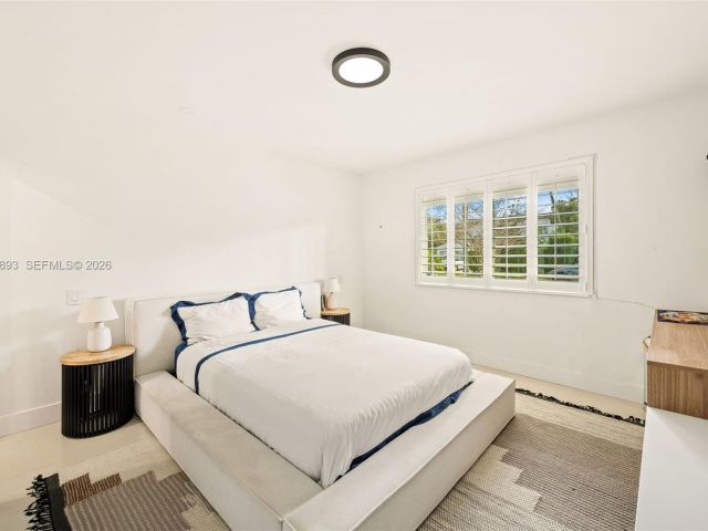 Продажа дома по адресу 865 W 47th St - фото 7468360