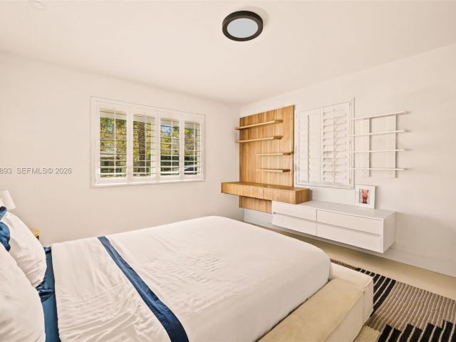 Продажа дома по адресу 865 W 47th St - фото 7468361