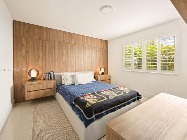 Продажа дома по адресу 865 W 47th St - фото 7468363