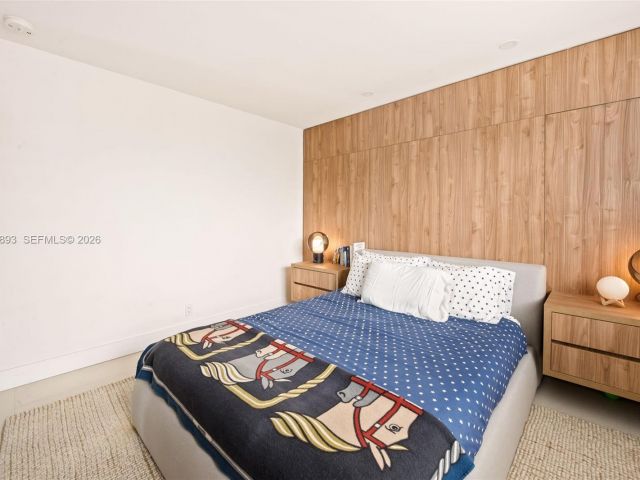 Продажа дома по адресу 865 W 47th St - фото 7468364