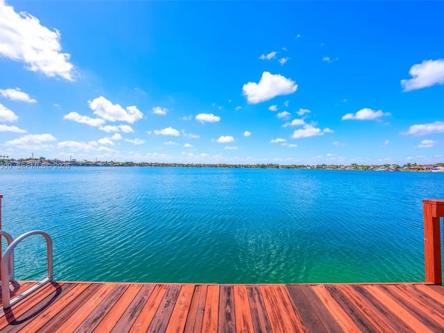 Продажа дома по адресу 14759 SW 132nd Pl - фото 7532061