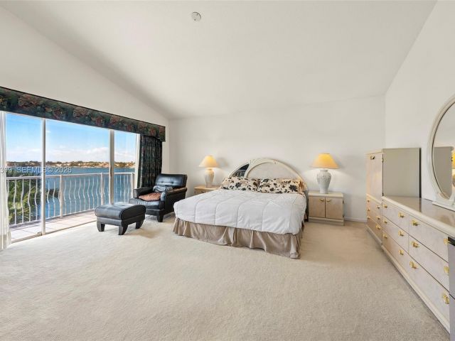 Продажа дома по адресу 14759 SW 132nd Pl - фото 7532068