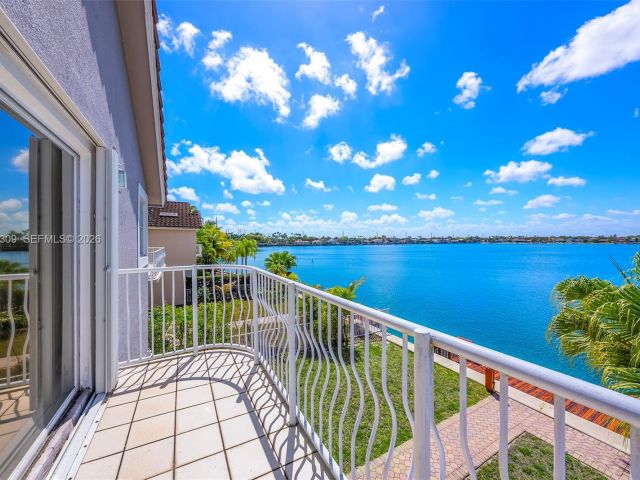 Продажа дома по адресу 14759 SW 132nd Pl - фото 7532069