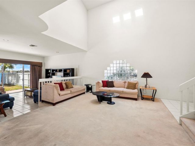 Продажа дома по адресу 14759 SW 132nd Pl - фото 7532077