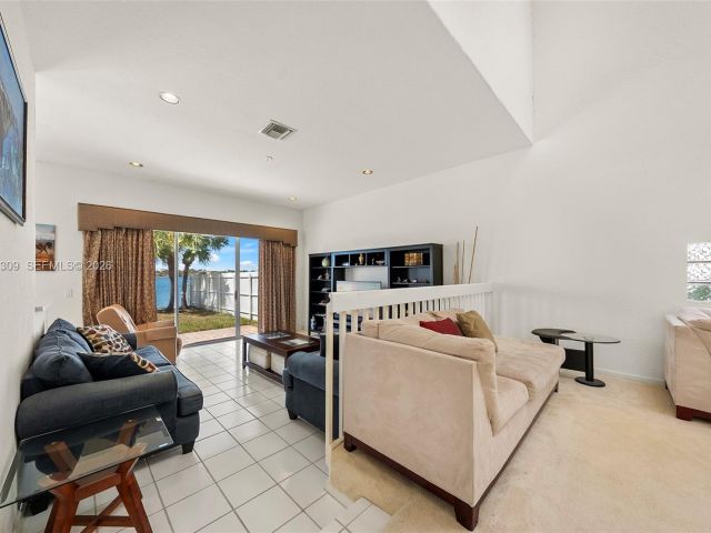 Продажа дома по адресу 14759 SW 132nd Pl - фото 7532078