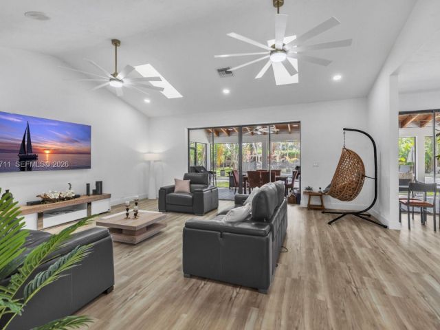 Продажа дома по адресу 21701 SW 187th Ave - фото 7525350