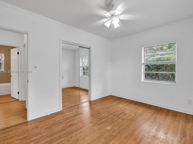 Продажа дома по адресу 11801 NE 11th Ave - фото 7483969