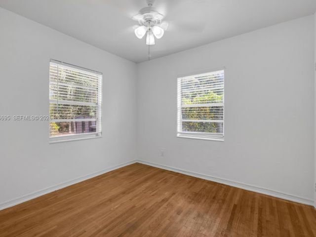 Продажа дома по адресу 11801 NE 11th Ave - фото 7483970