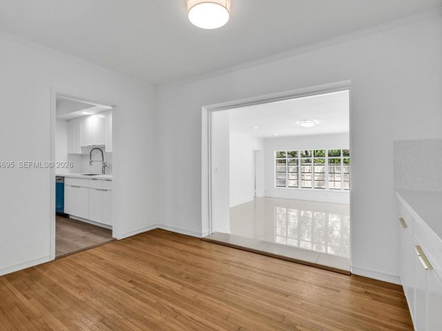 Продажа дома по адресу 11801 NE 11th Ave - фото 7483971