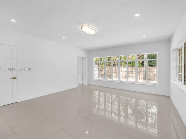 Продажа дома по адресу 11801 NE 11th Ave - фото 7483972