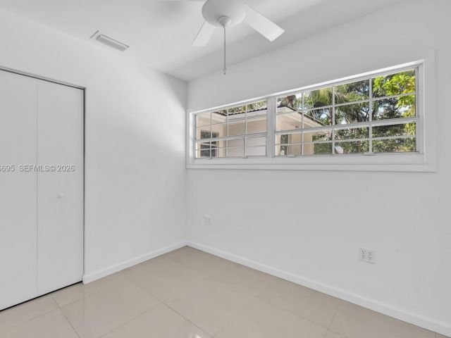 Продажа дома по адресу 11801 NE 11th Ave - фото 7483975