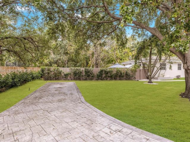 Продажа дома по адресу 11801 NE 11th Ave - фото 7483977