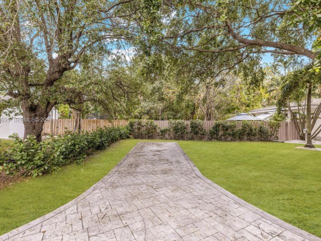 Продажа дома по адресу 11801 NE 11th Ave - фото 7483978