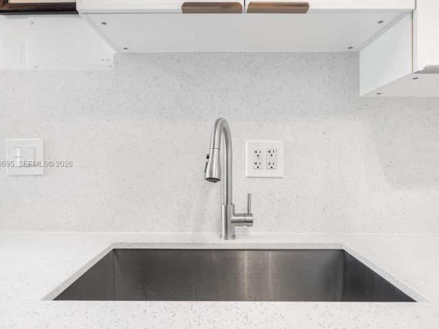 Продажа дома по адресу 11801 NE 11th Ave - фото 7483979