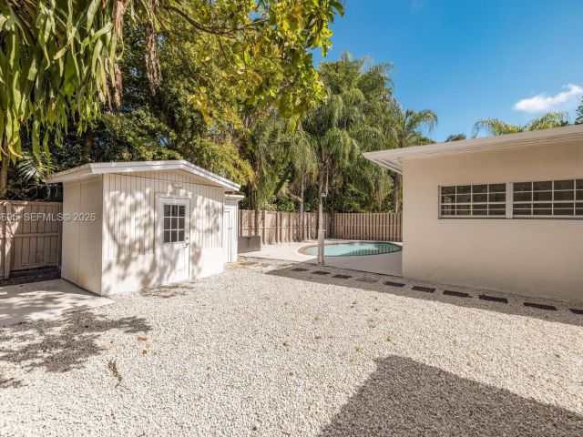 Продажа дома по адресу 11801 NE 11th Ave - фото 7483980