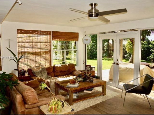 Дом в аренду по адресу 1251 SW 11th Ter N/A - фото 7453141