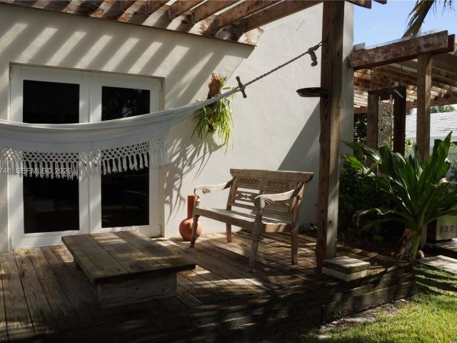 Дом в аренду по адресу 1251 SW 11th Ter N/A - фото 7453144