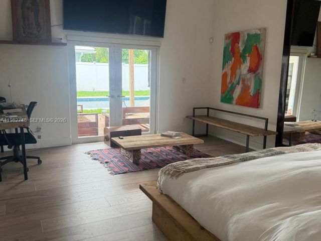 Дом в аренду по адресу 1251 SW 11th Ter N/A - фото 7453150